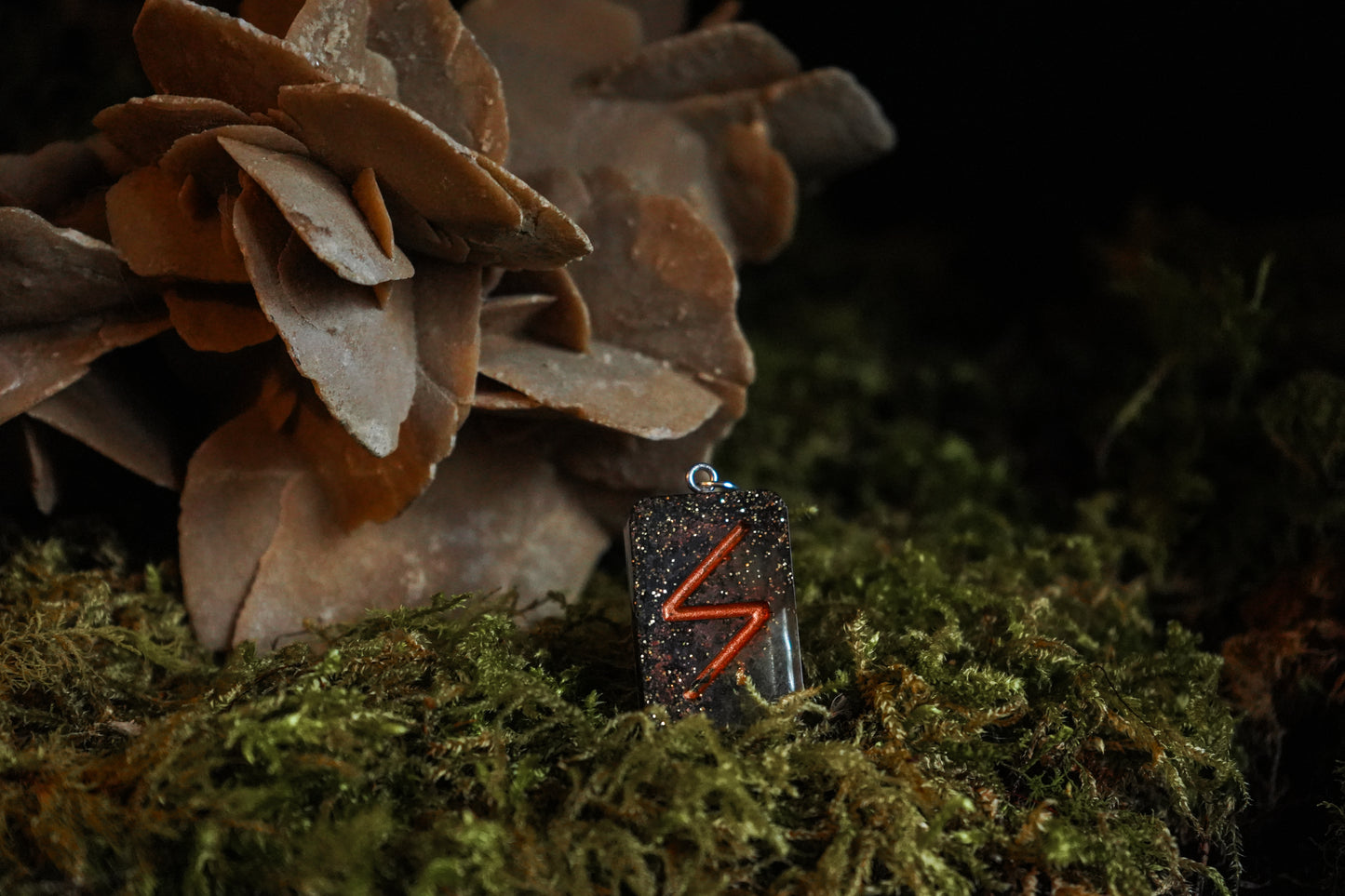 ✧ Collier Rune Futhark - Couleur noir , or et cuivres ✧