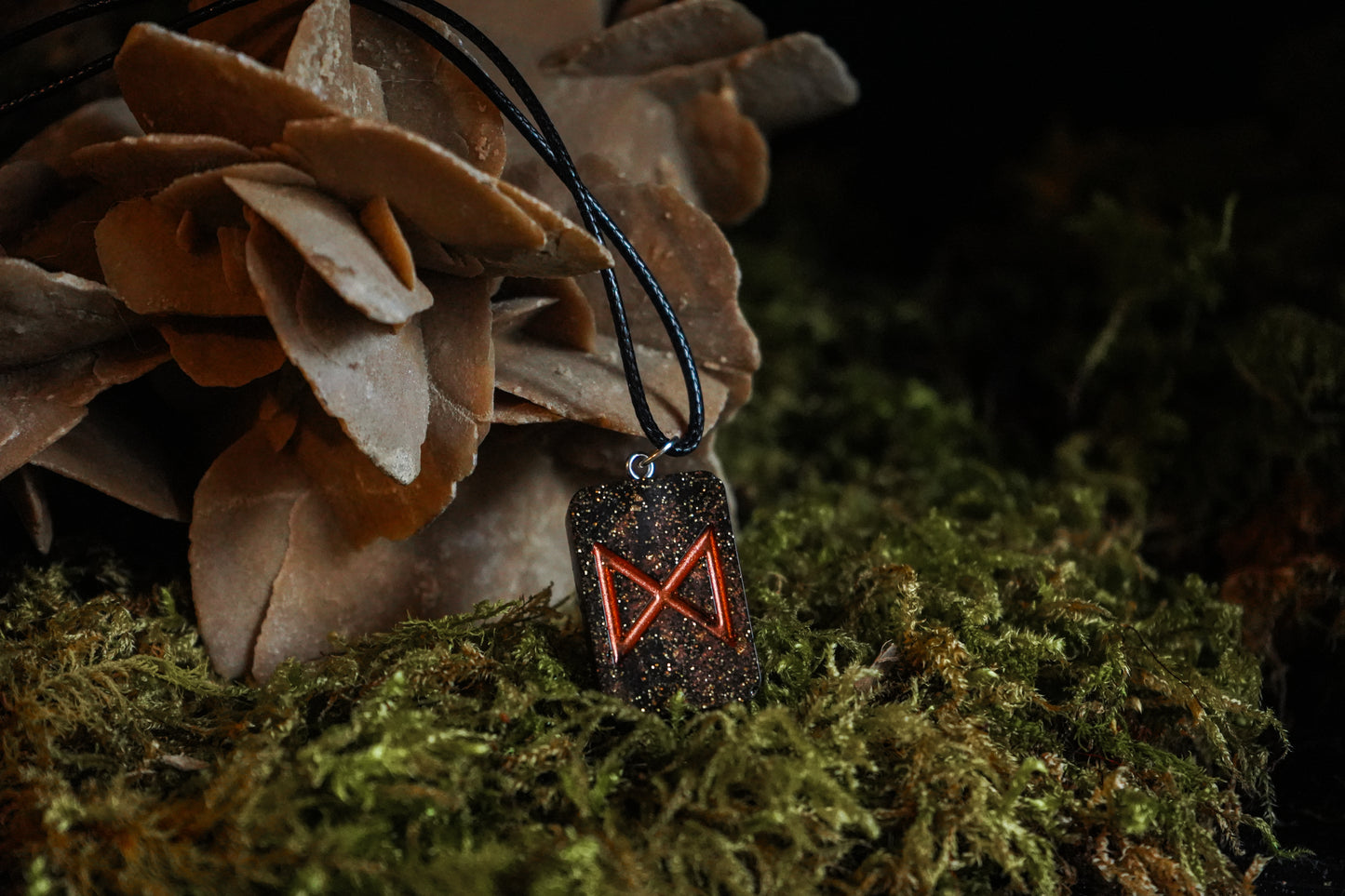 ✧ Collier Rune Futhark - Couleur noir , or et cuivres ✧