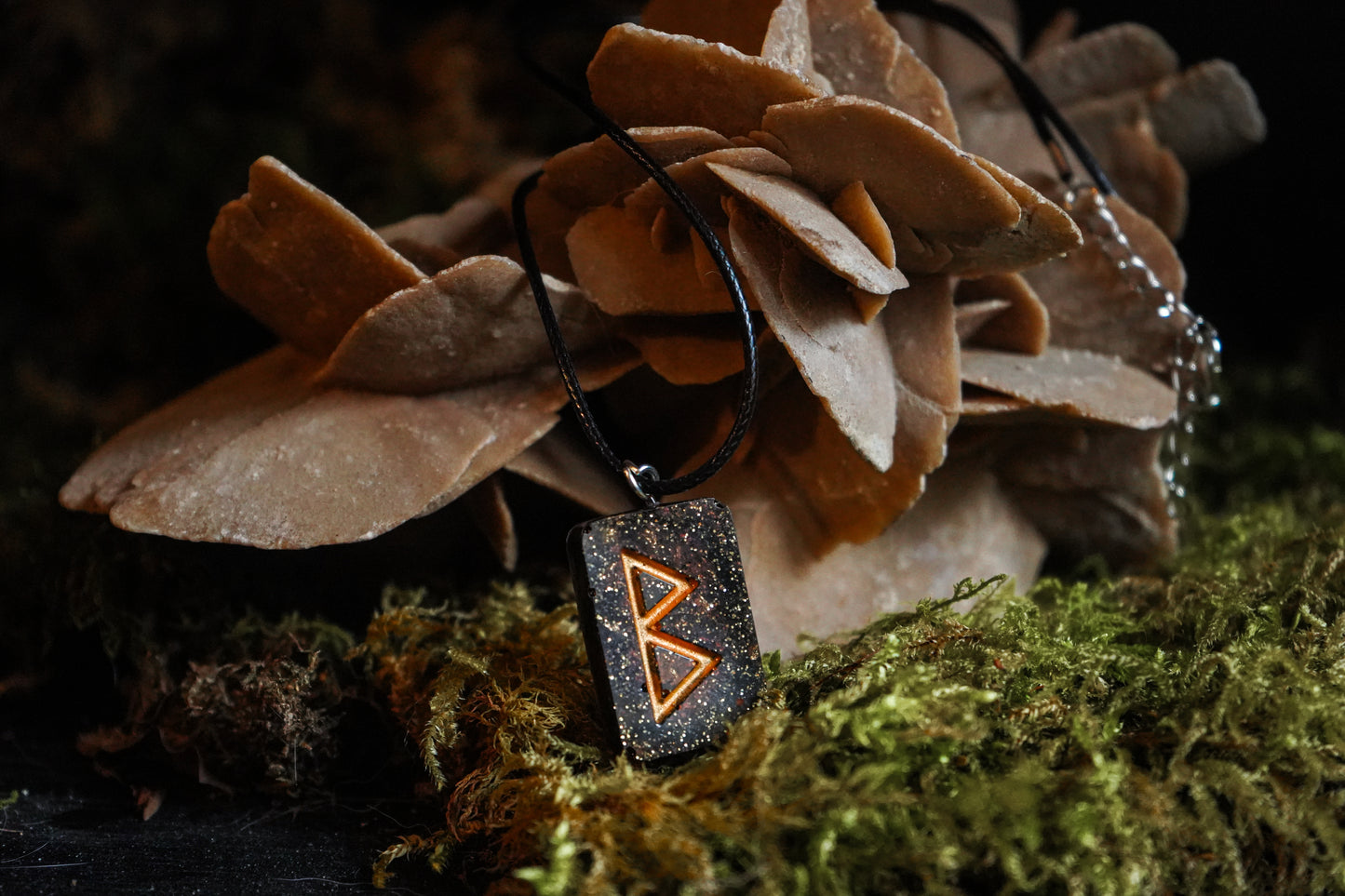 ✧ Collier Rune Futhark - Couleur noir , or et cuivres ✧