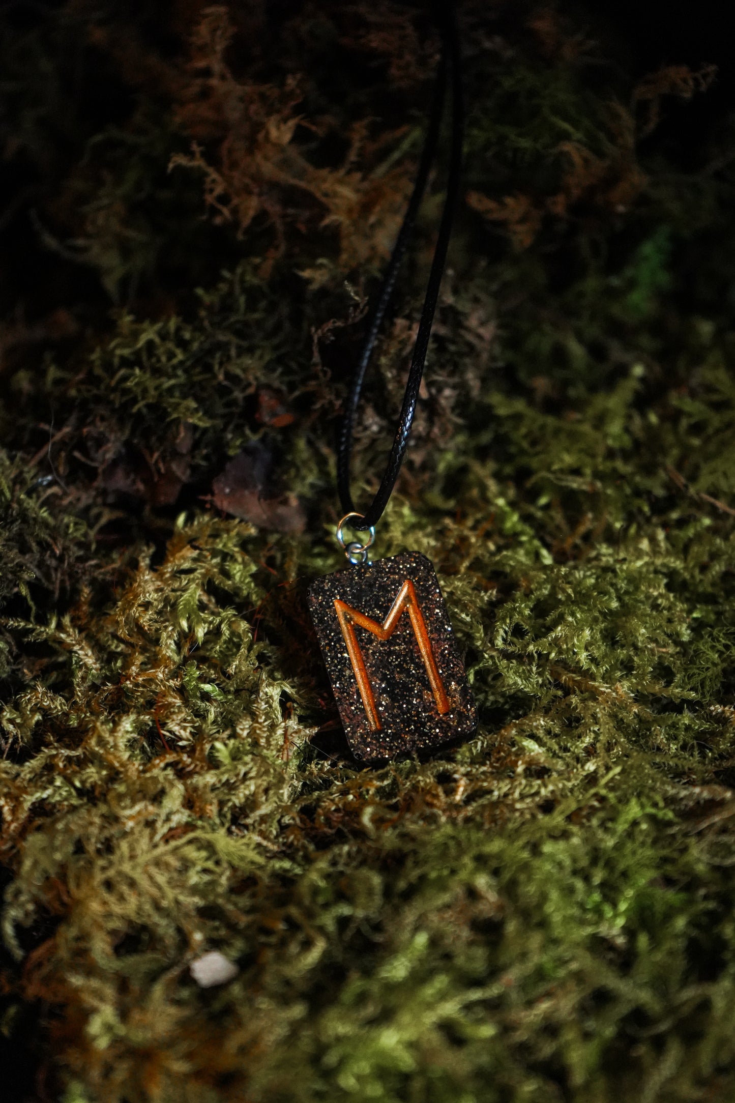 ✧ Collier Rune Futhark - Couleur noir , or et cuivres ✧