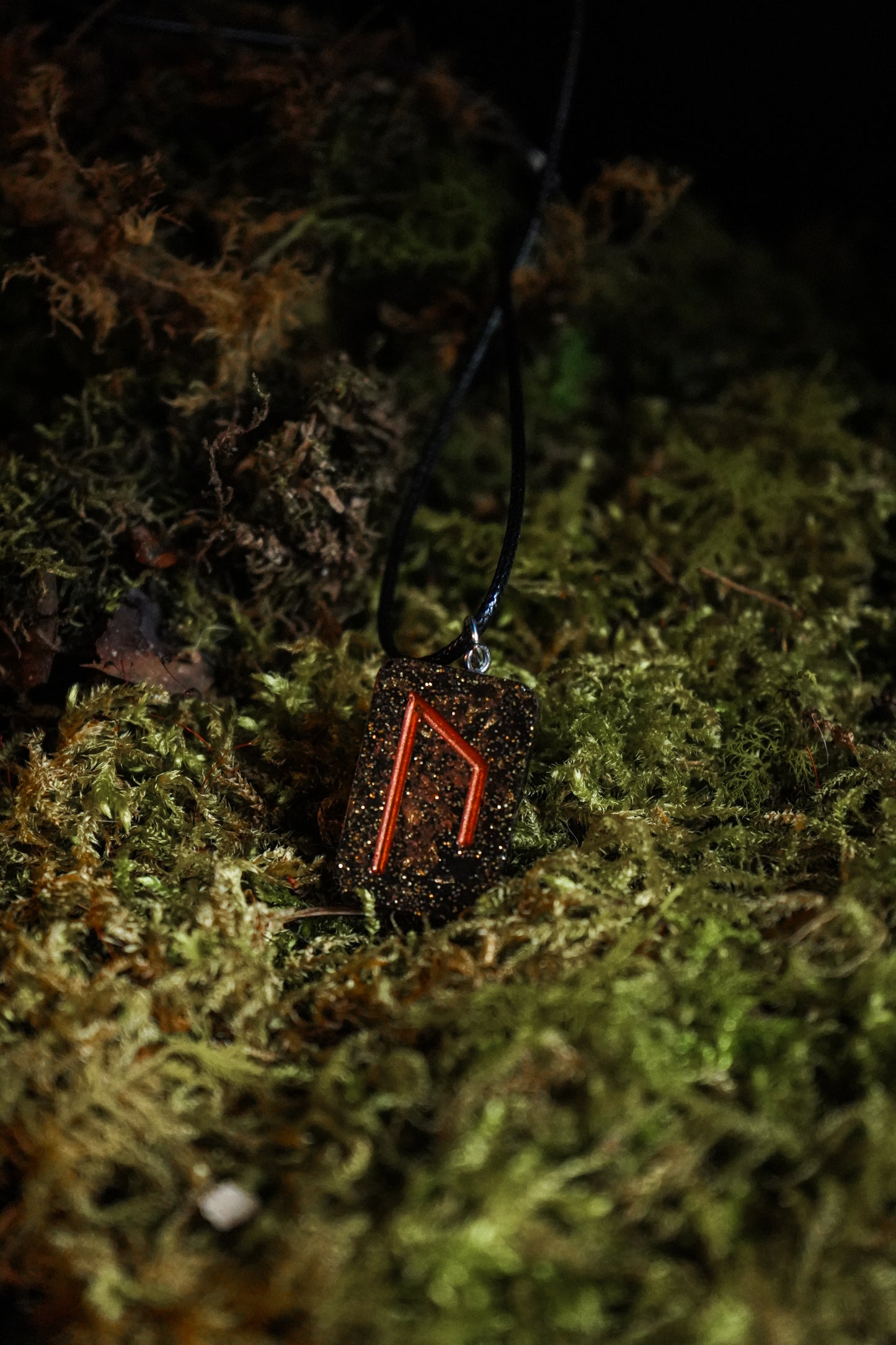 ✧ Collier Rune Futhark - Couleur noir , or et cuivres ✧
