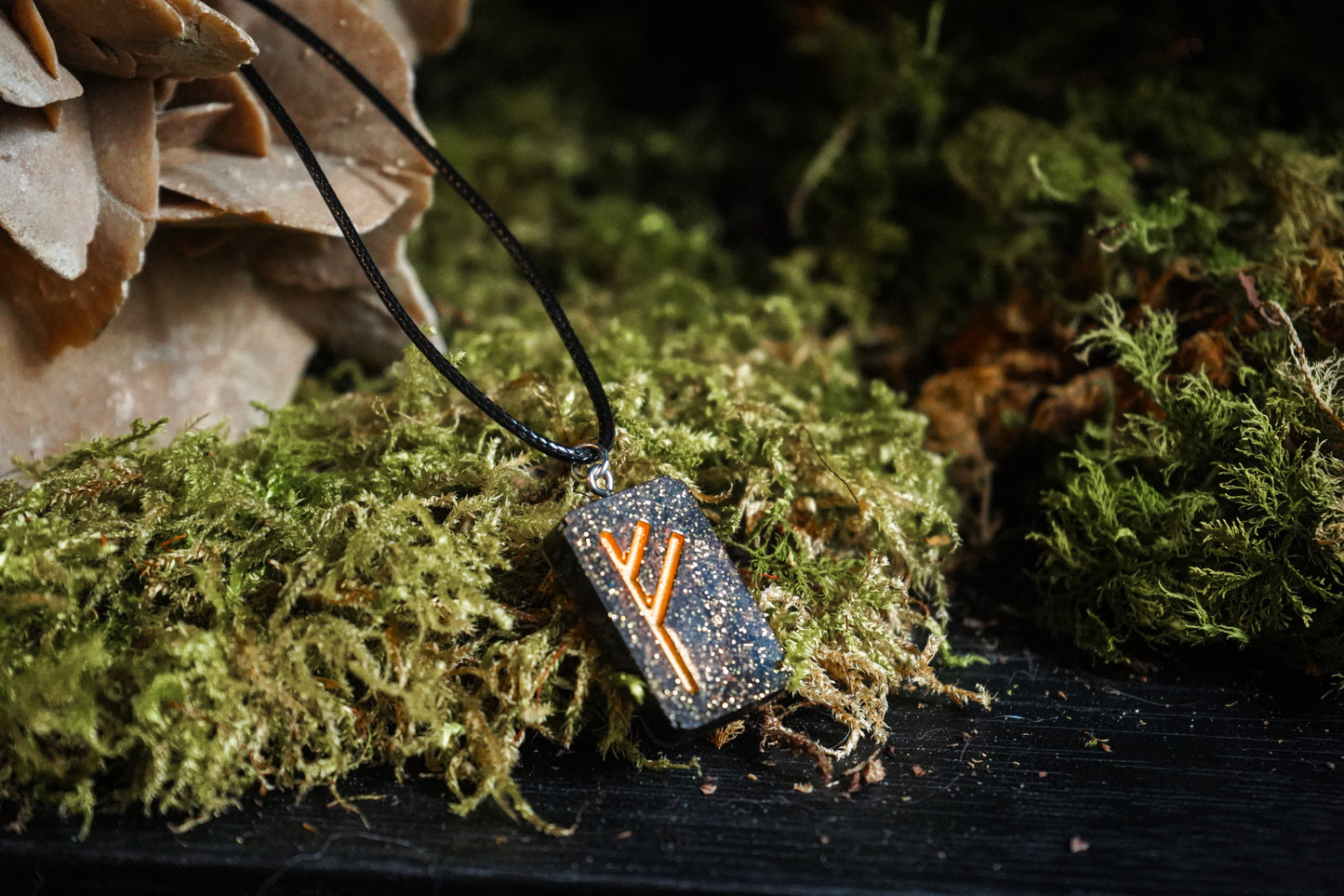 ✧ Collier Rune Futhark - Couleur noir , or et cuivres ✧