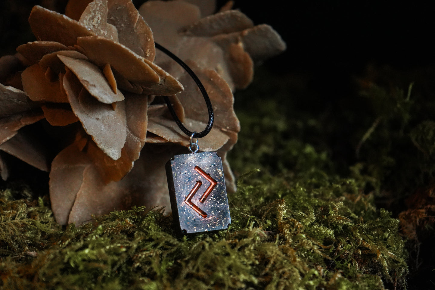 ✧ Collier Rune Futhark - Couleur noir , or et cuivres ✧
