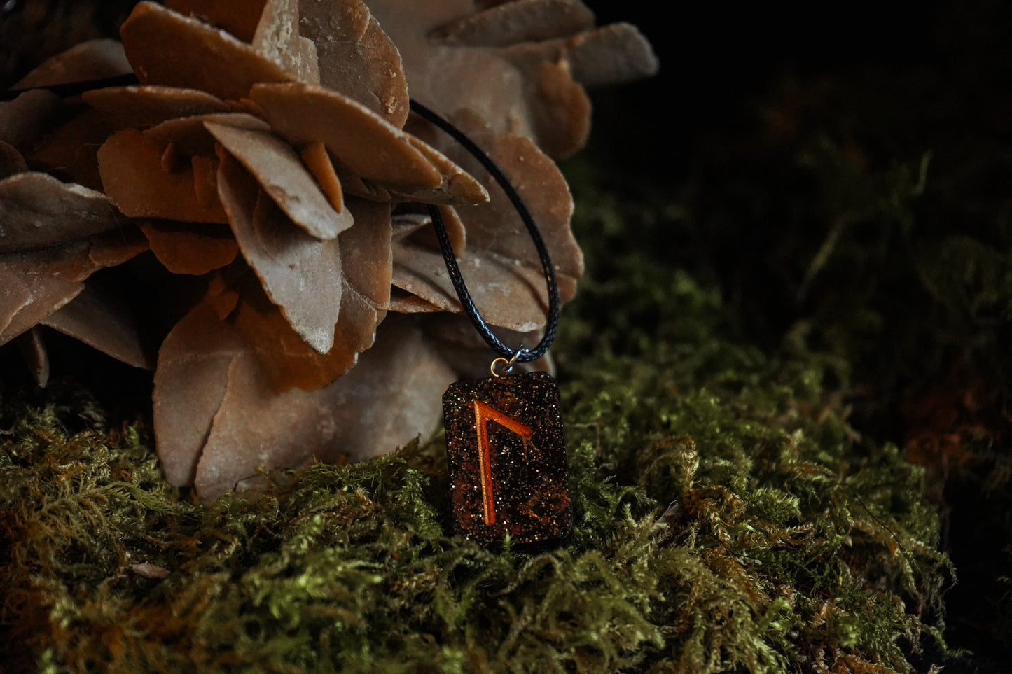 ✧ Collier Rune Futhark - Couleur noir , or et cuivres ✧