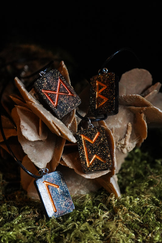 ✧ Collier Rune Futhark - Couleur noir , or et cuivres ✧